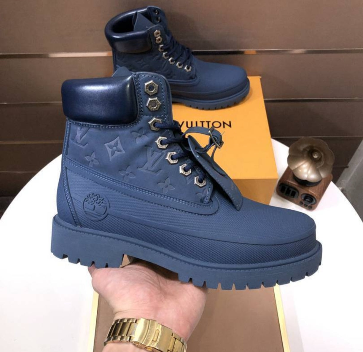 Chaussure LOUIS VUITTON