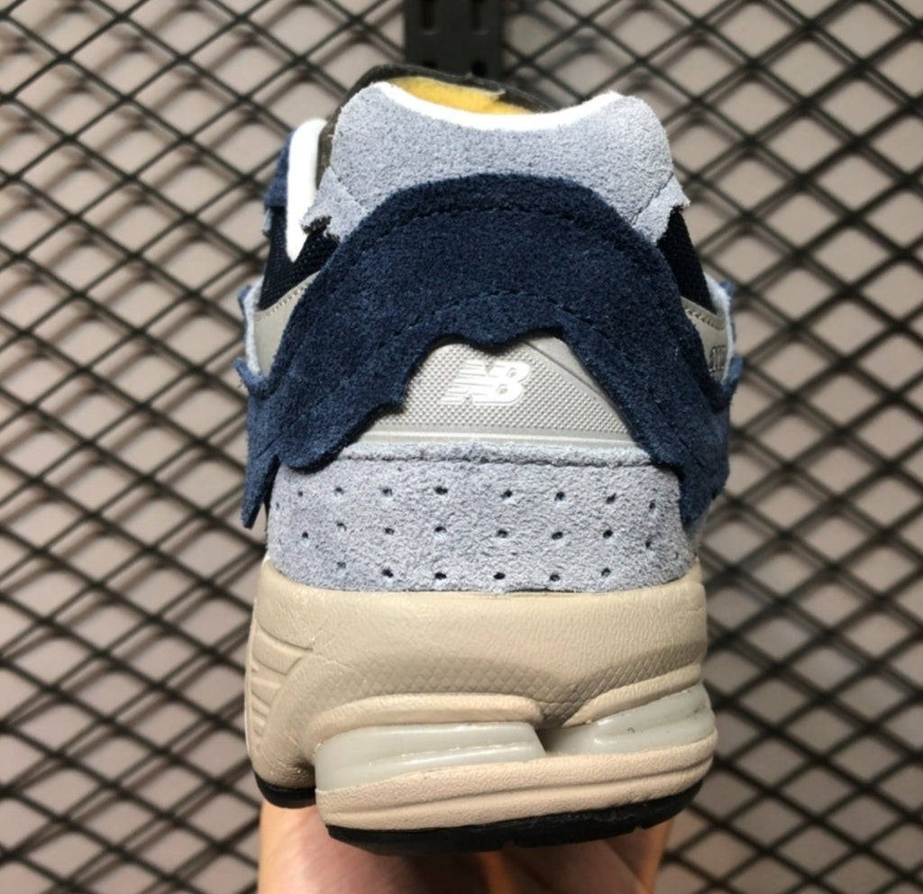 Chaussure NEW BALANCE 2002-R