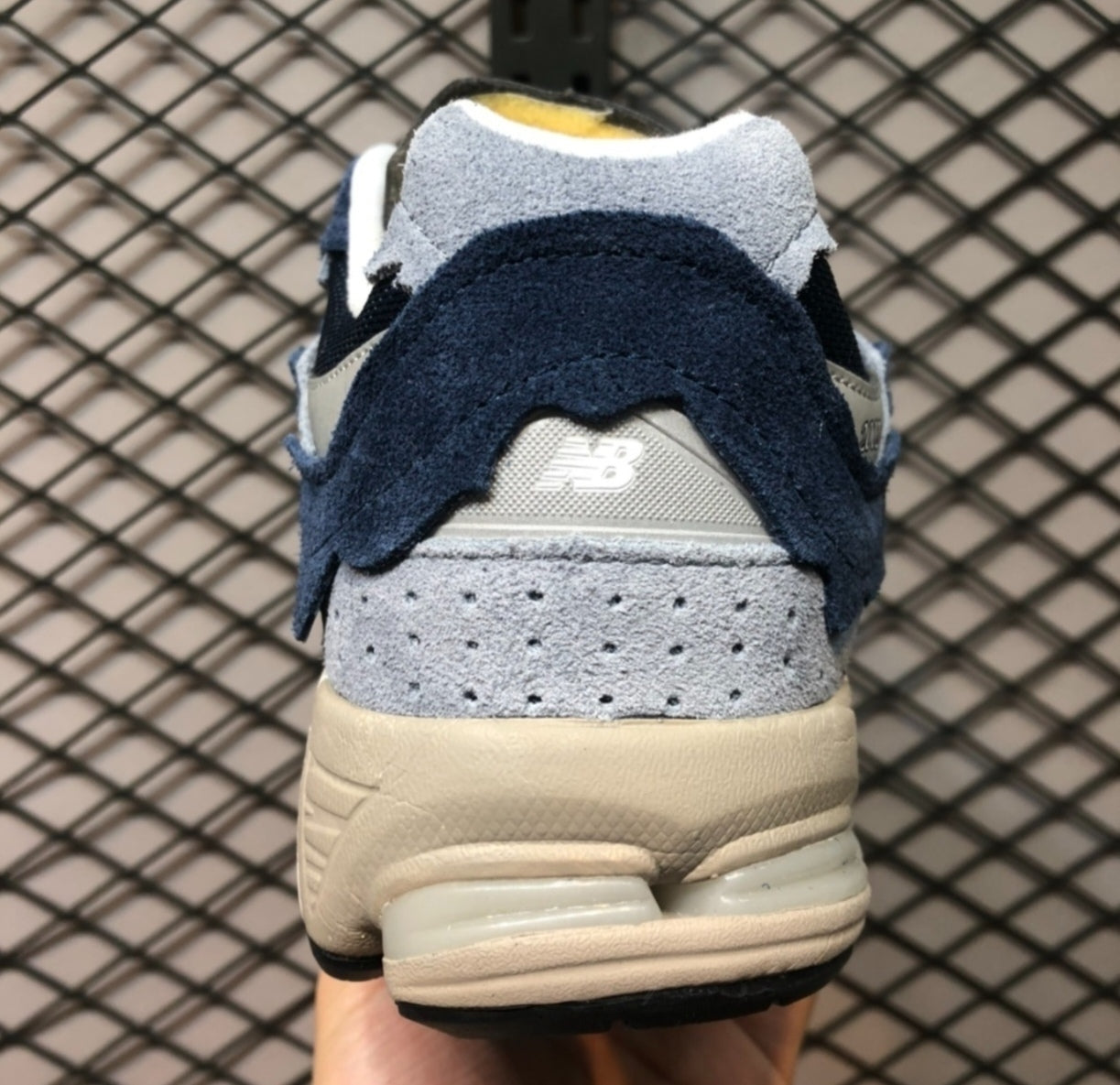 Chaussure NEW BALANCE 2002-R