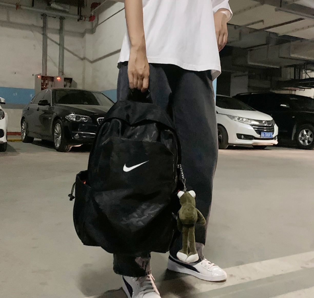 Sac à dos NIKE & chargeur de téléphone