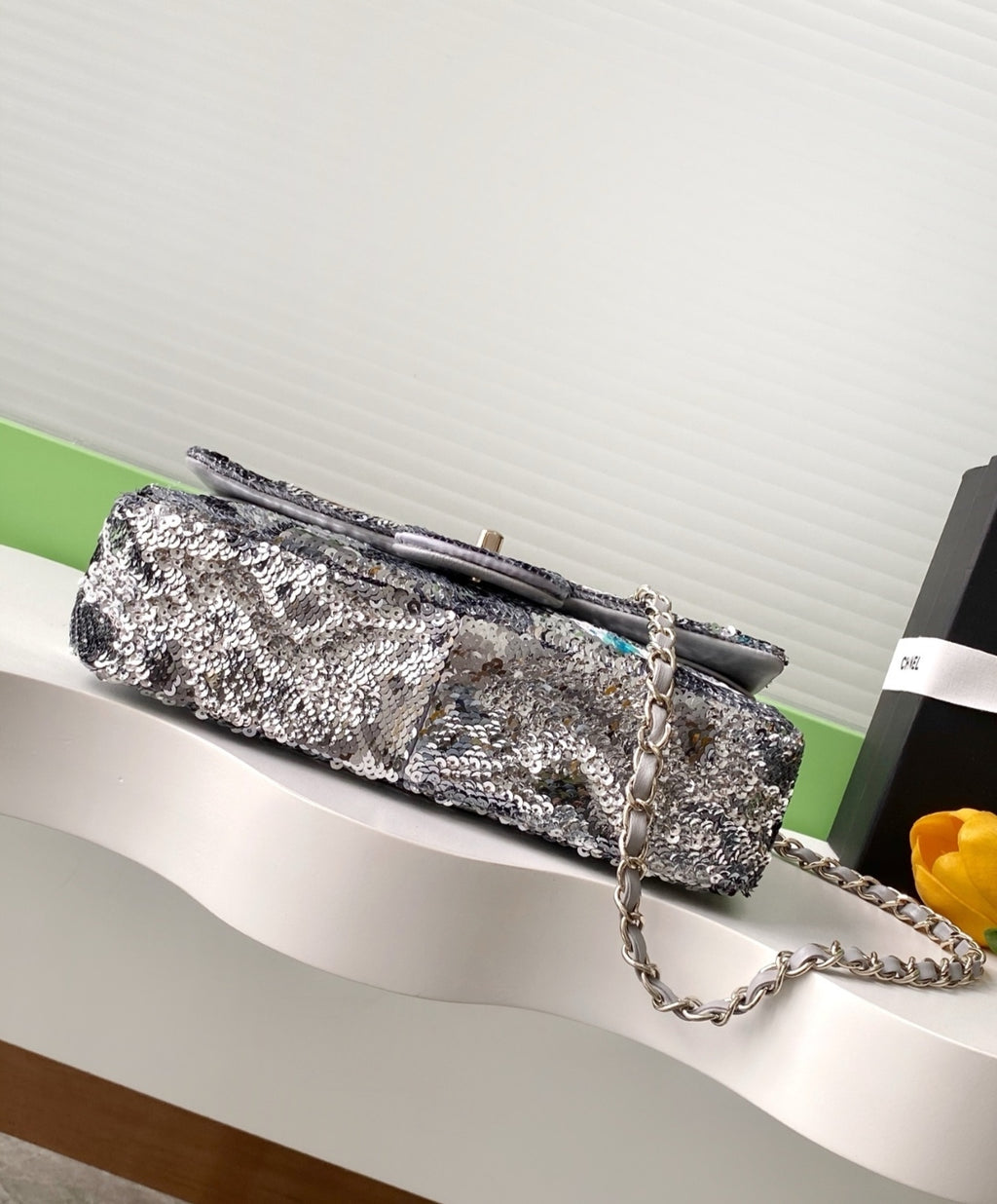 Sac à main en paillette brodé CHANEL