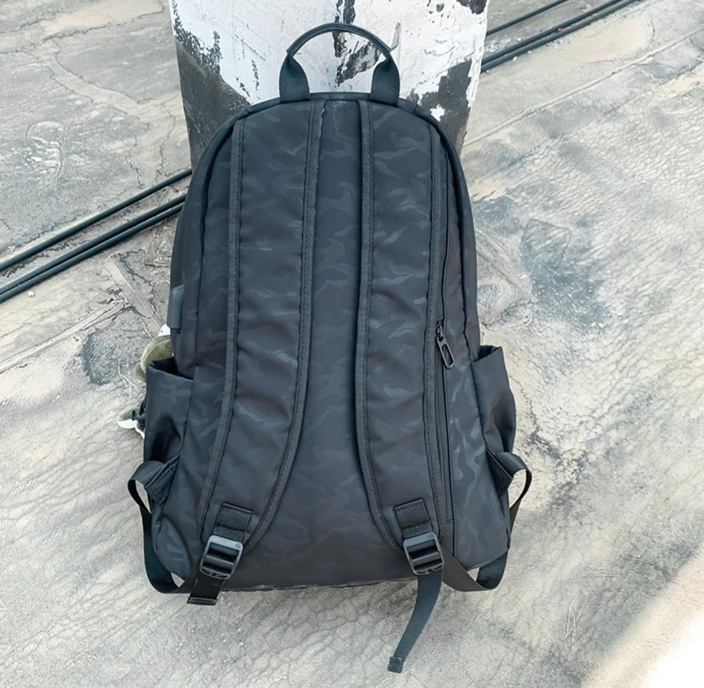 Sac à dos NIKE & chargeur de téléphone