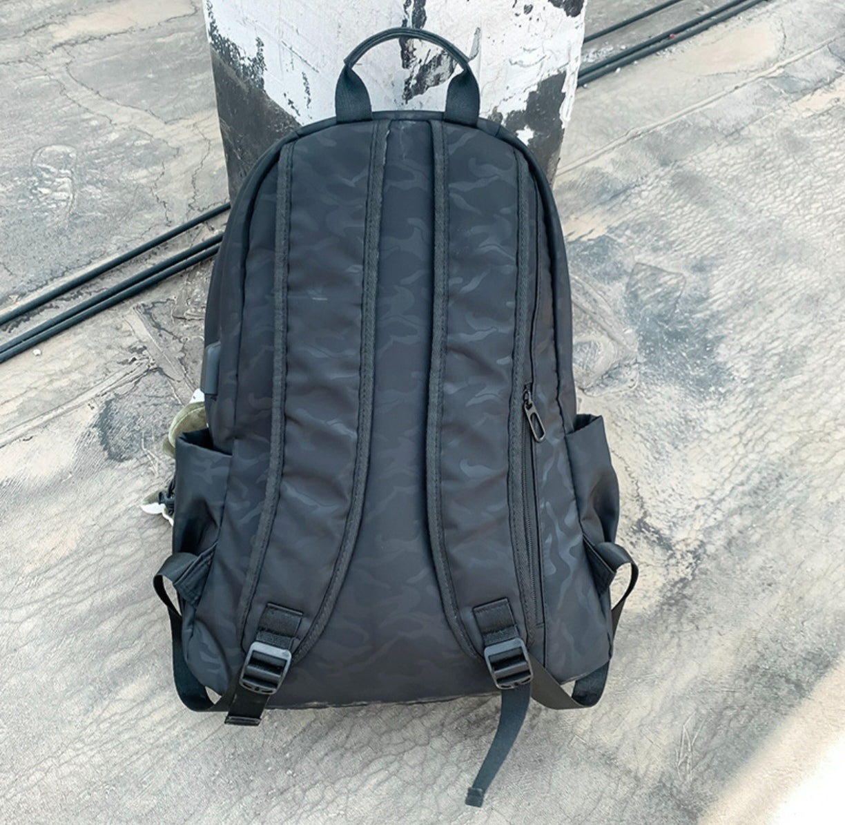 Sac à dos NIKE & chargeur de téléphone