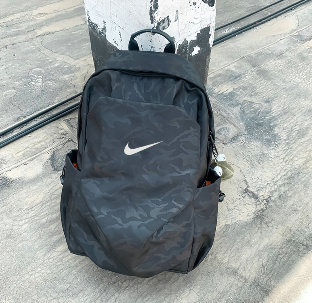 Sac à dos NIKE & chargeur de téléphone