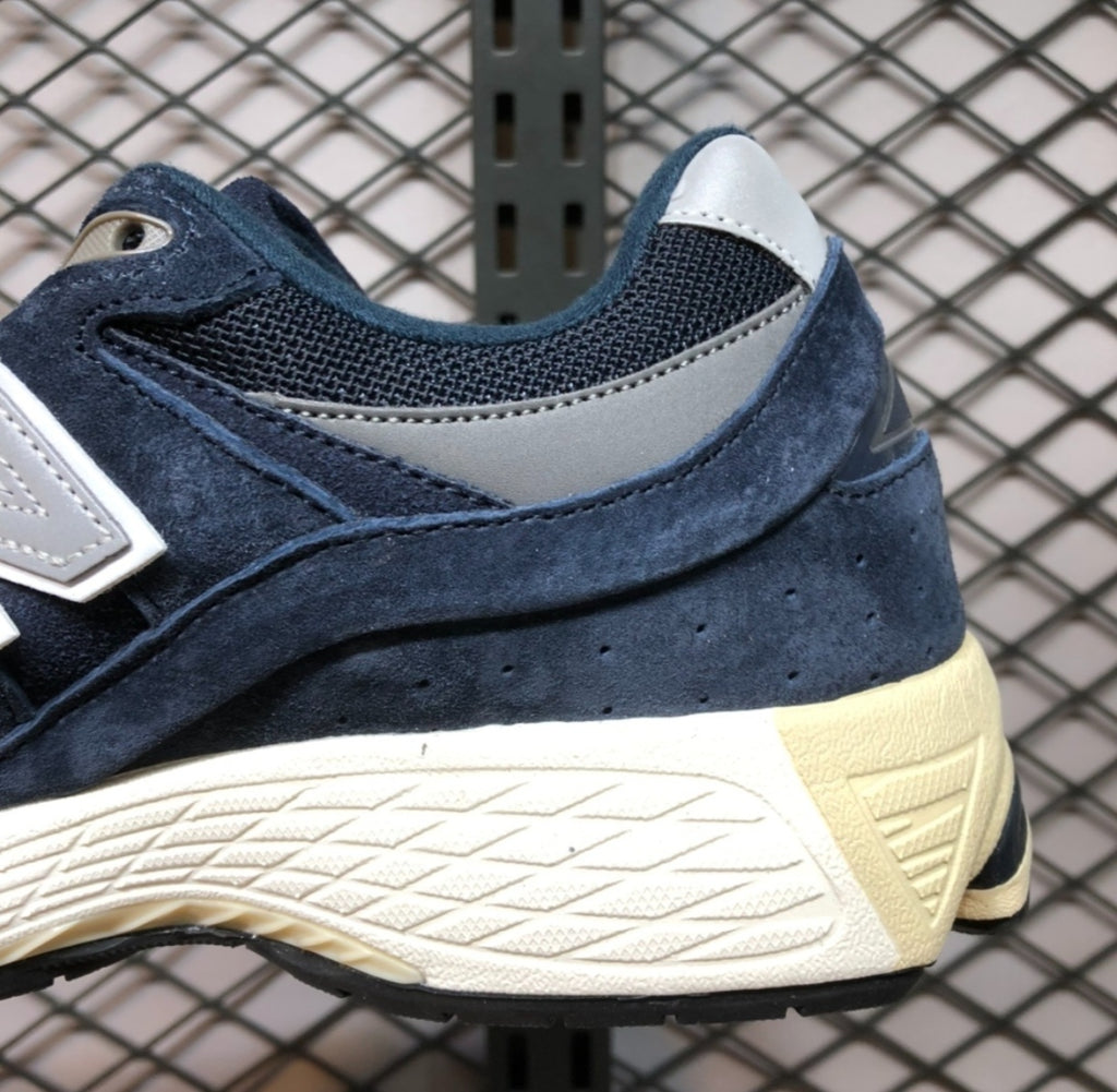 Chaussure NEW BALANCE 2002-R