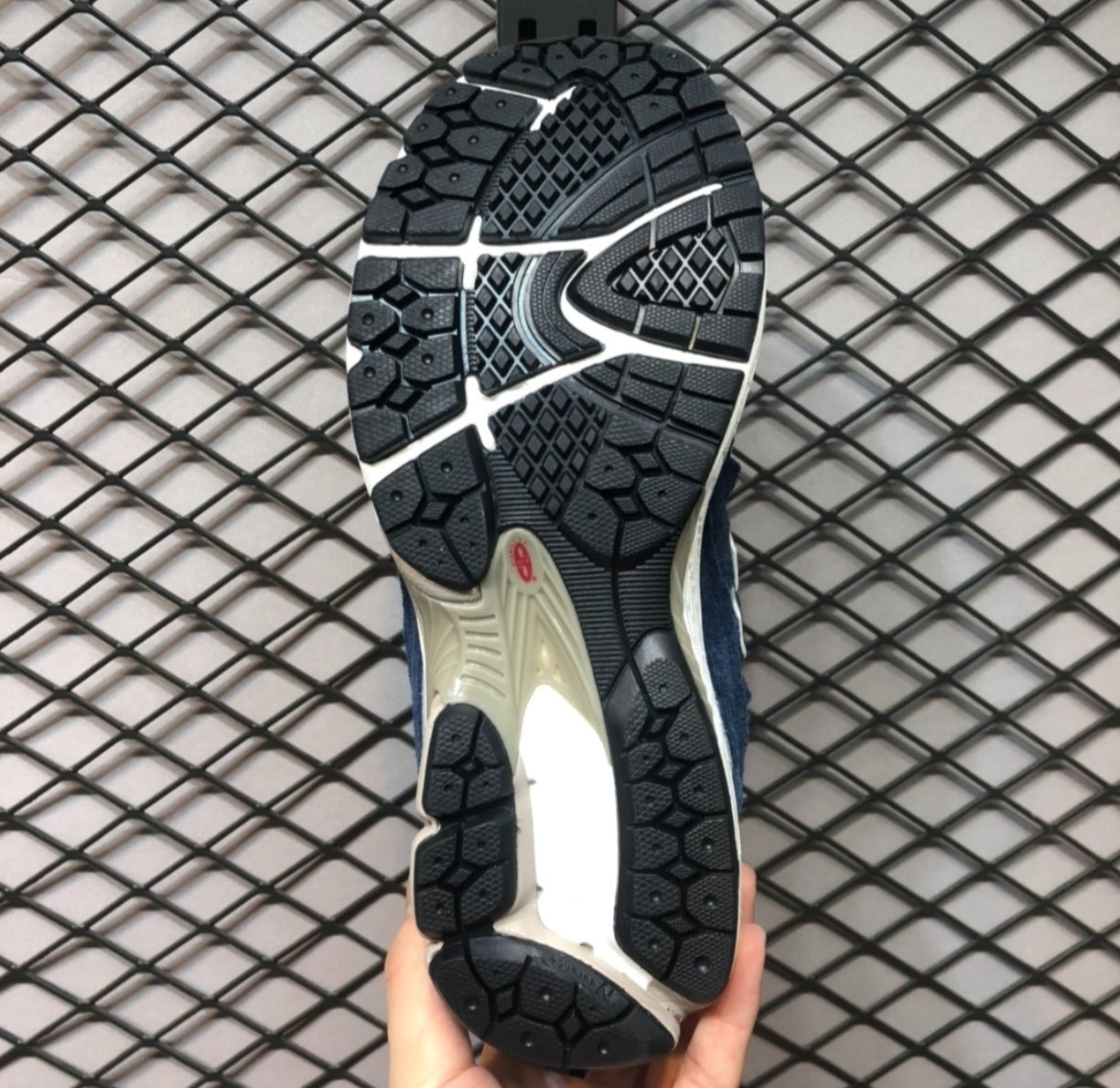 Chaussure NEW BALANCE 2002-R