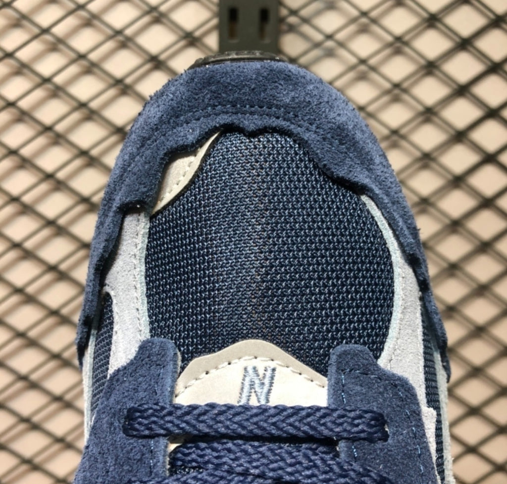 Chaussure NEW BALANCE 2002-R