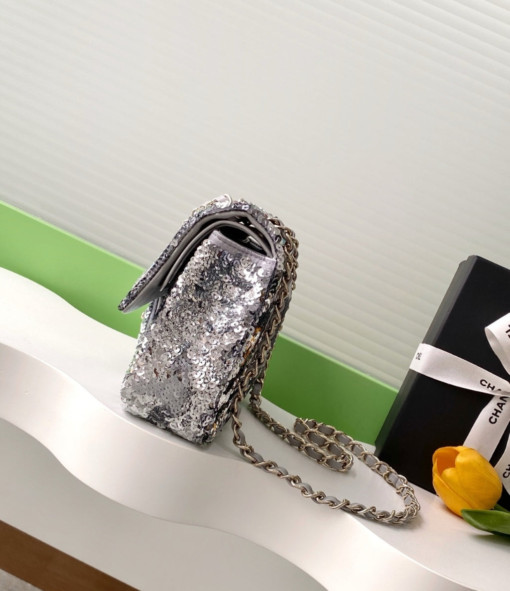 Sac à main en paillette brodé CHANEL