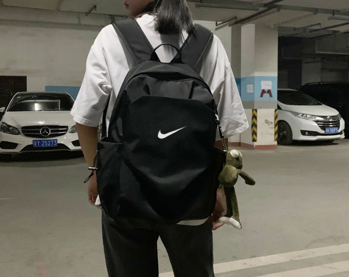 Sac à dos NIKE & chargeur de téléphone