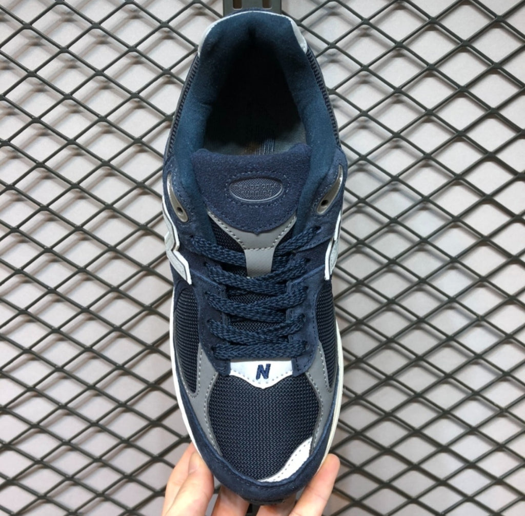 Chaussure NEW BALANCE 2002-R