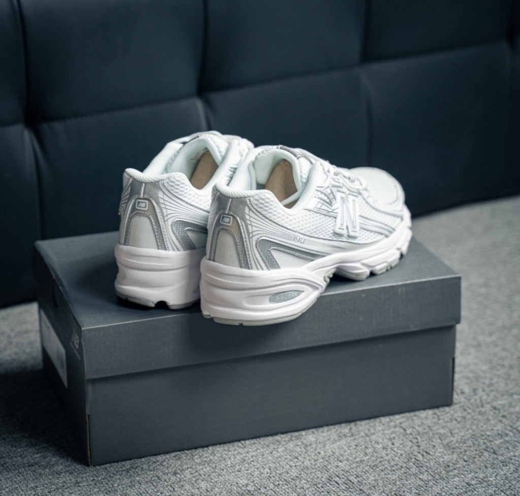 Chaussure NEW BALANCE 740