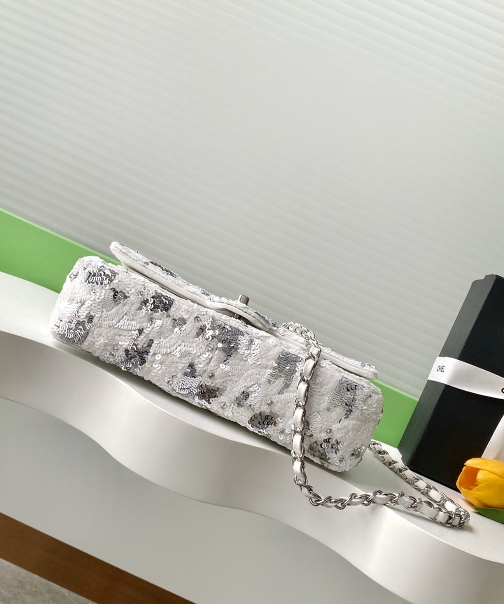 Sac à main en paillette brodé CHANEL