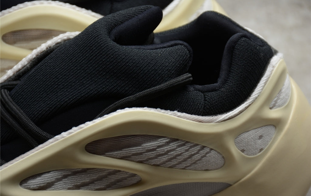 Chaussure ADIDAS YEEZY 700 V3