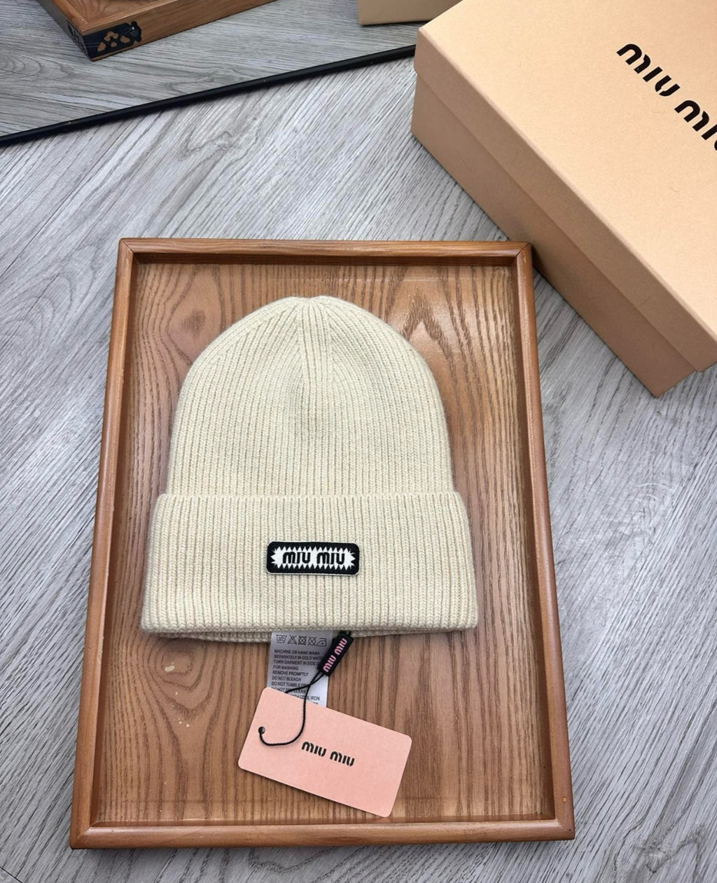 Bonnet MIU MIU