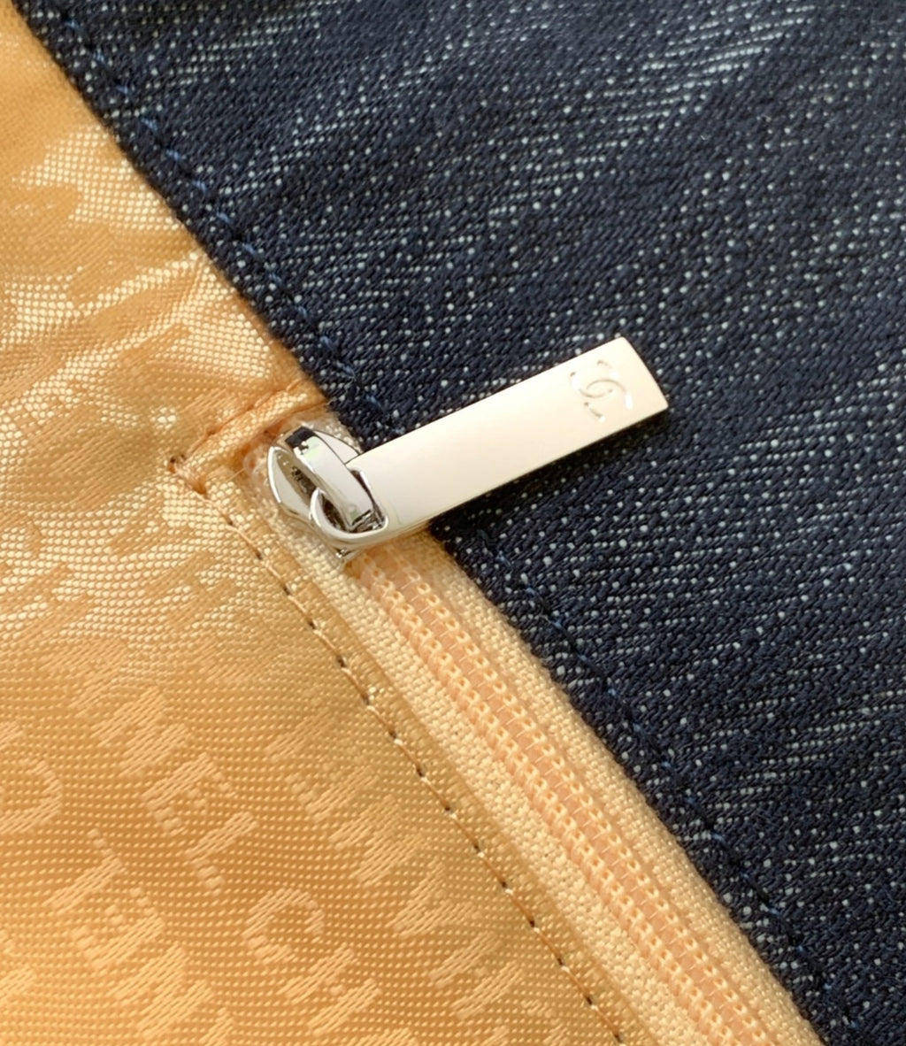 Sac à main en jean brodé CHANEL