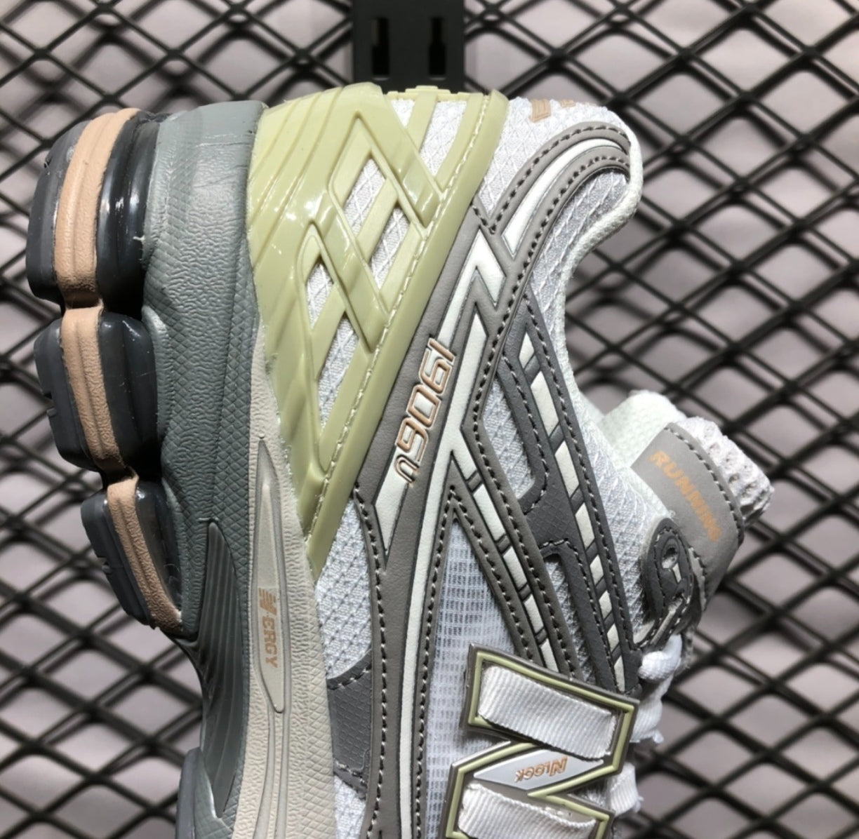 Chaussure NEW BALANCE 1906