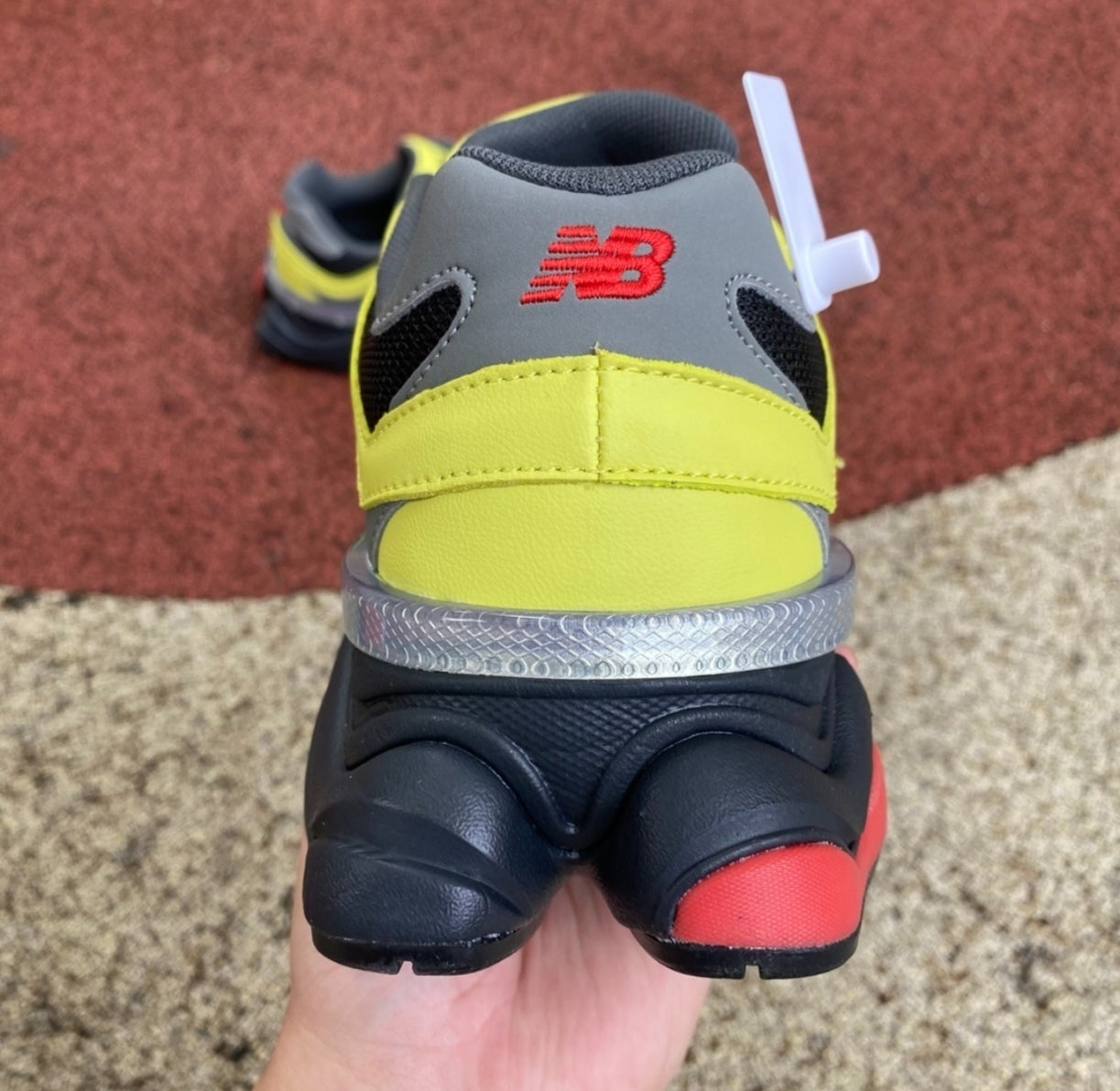 Chaussure NEW BALANCE 9060