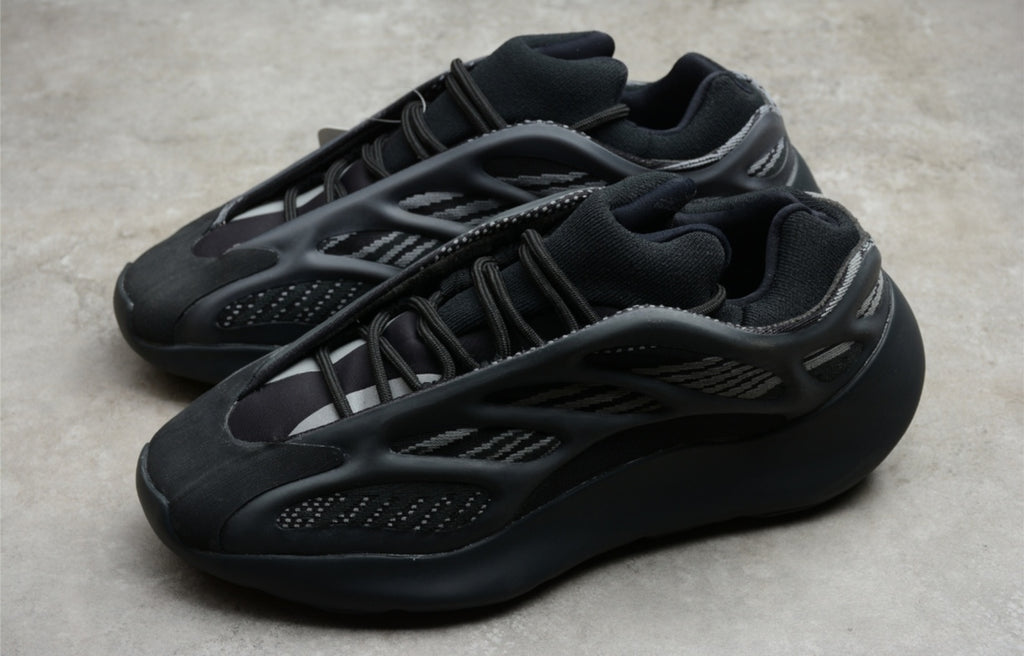 Chaussure ADIDAS YEEZY 700 V3