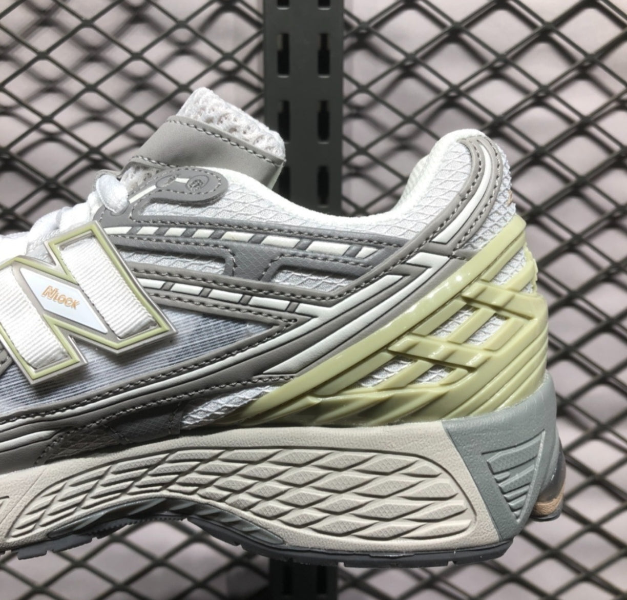 Chaussure NEW BALANCE 1906