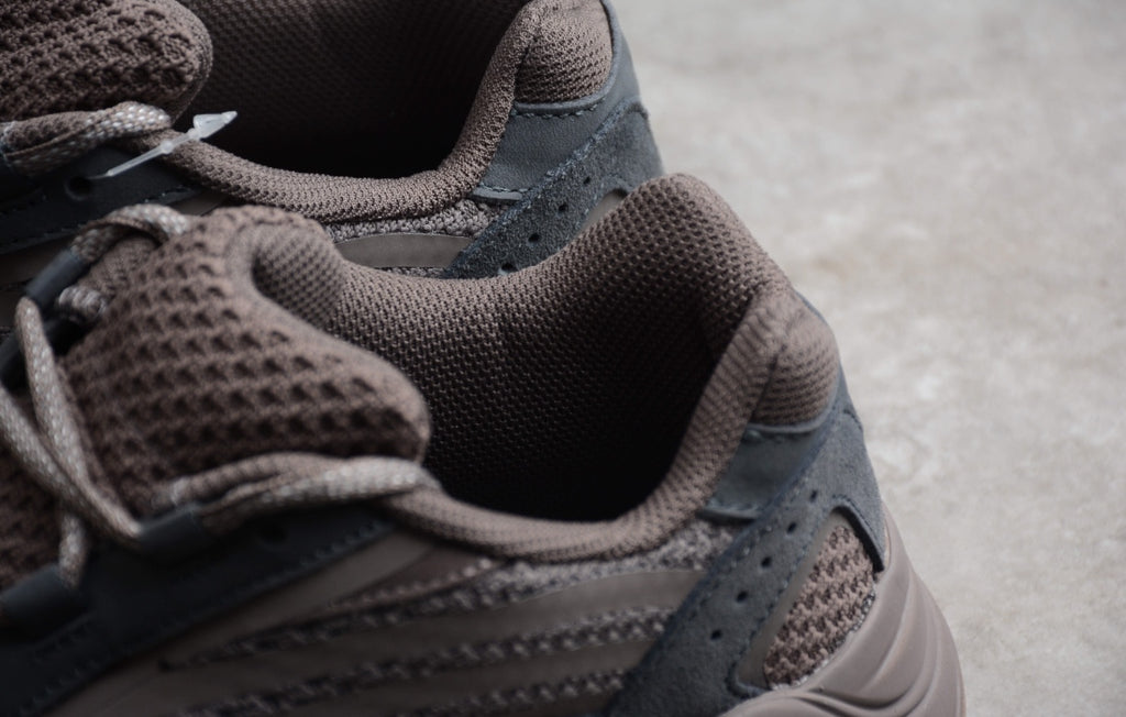 Chaussure ADIDAS YEEZY BOOST 700 V2