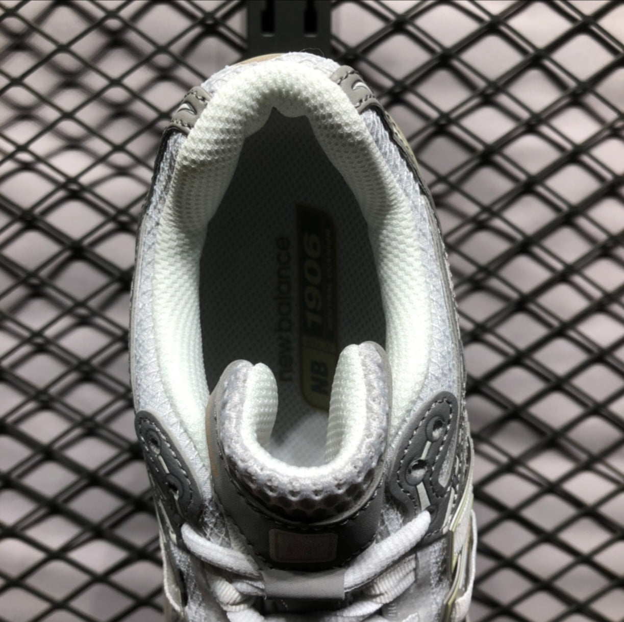 Chaussure NEW BALANCE 1906