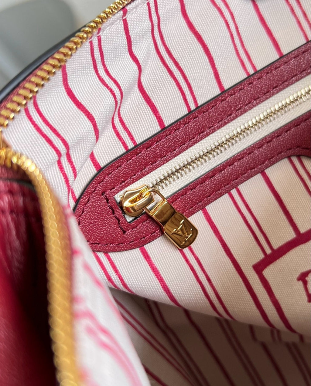 Sac à main LOUIS VUITTON en cuir