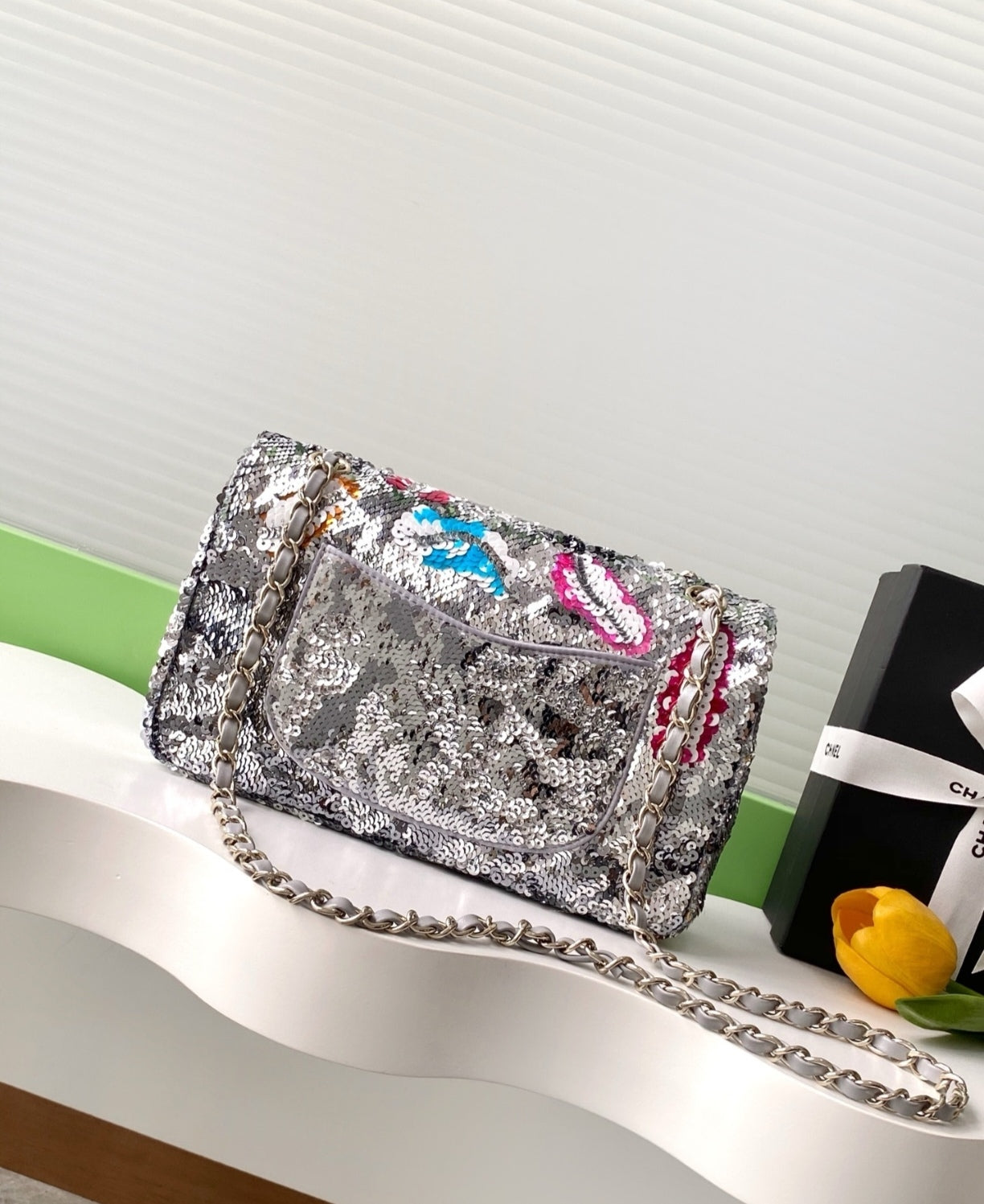 Sac à main en paillette brodé CHANEL