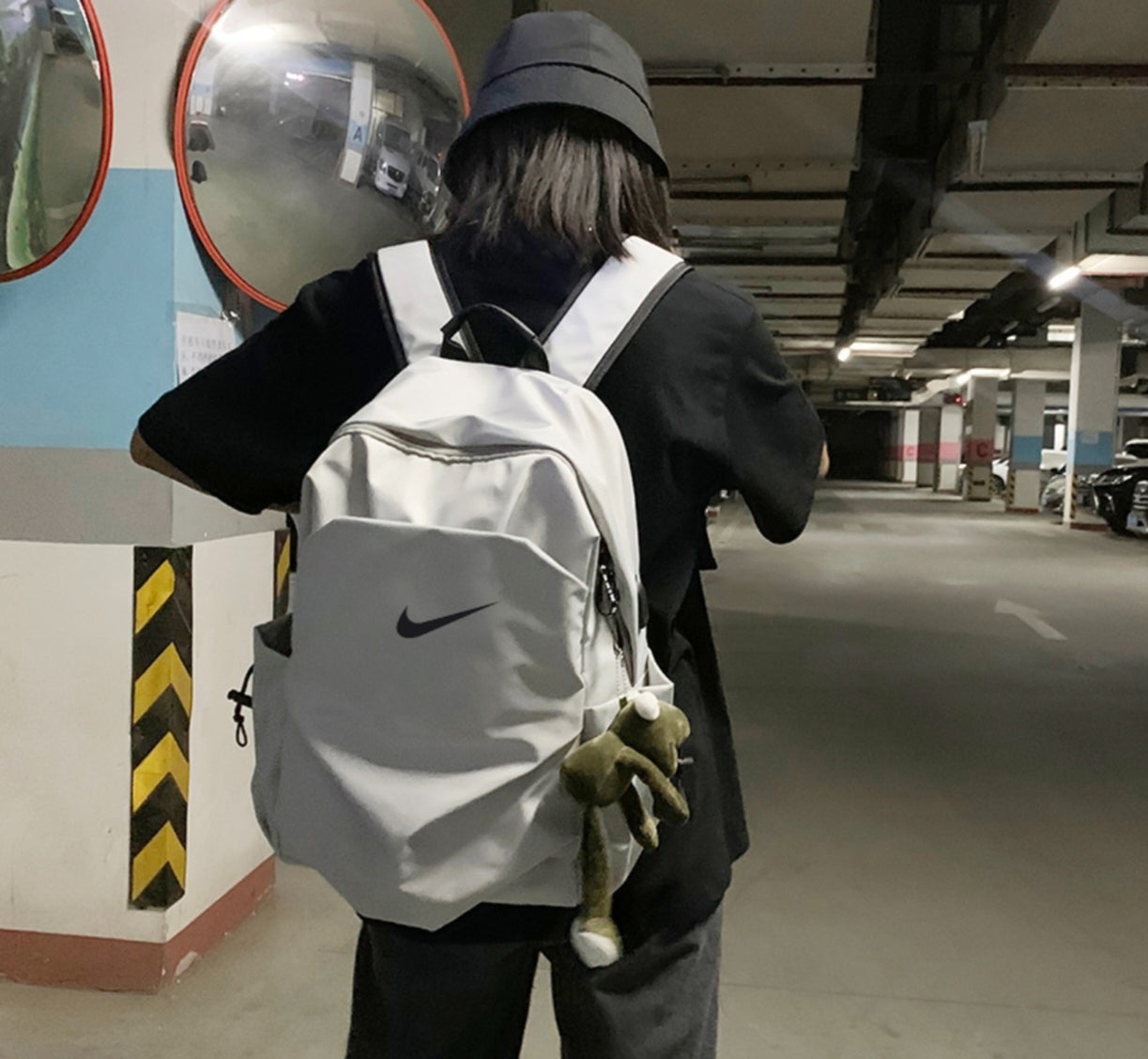 Sac à dos NIKE & chargeur de téléphone