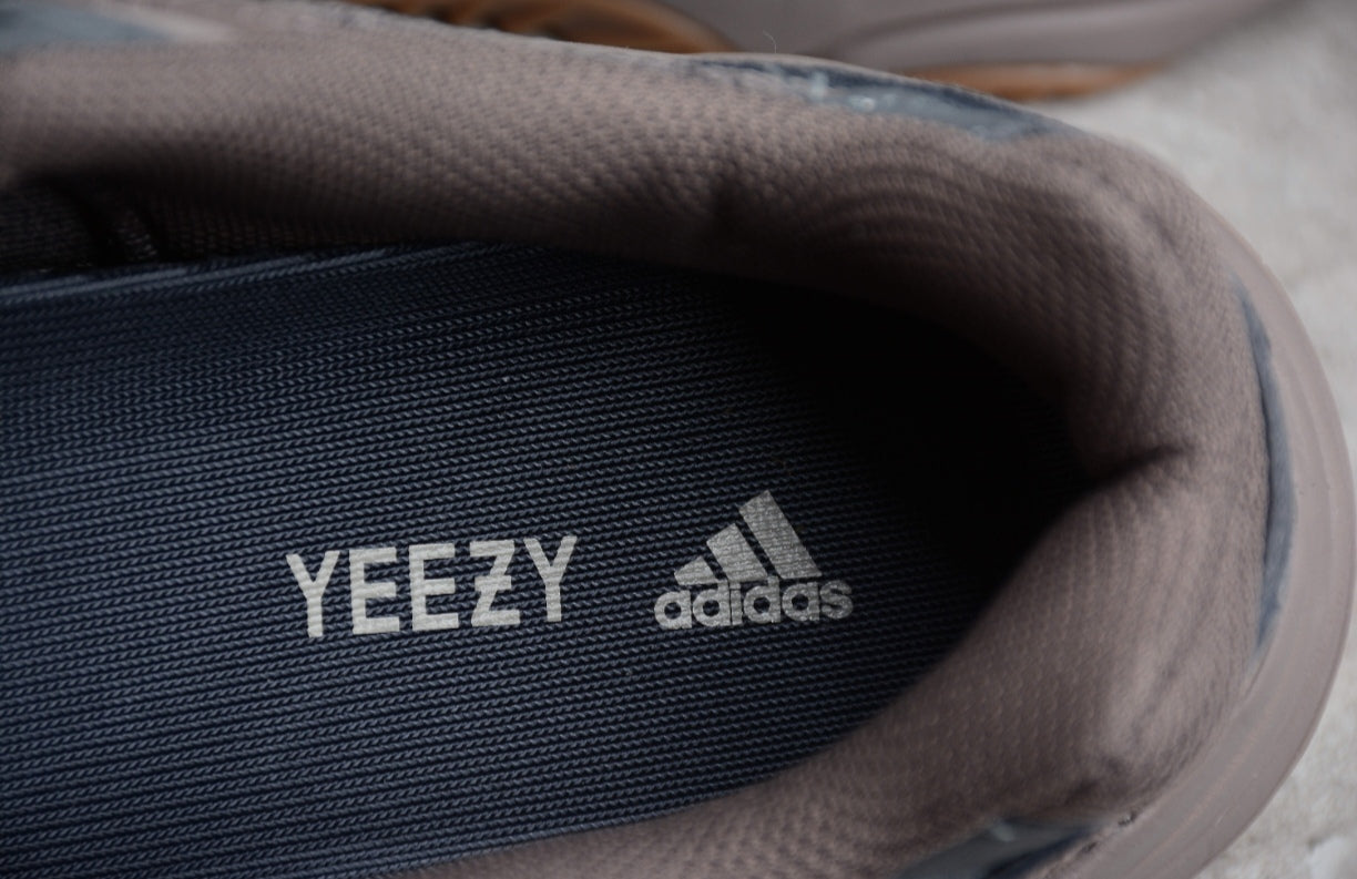 Chaussure ADIDAS YEEZY BOOST 700 V2