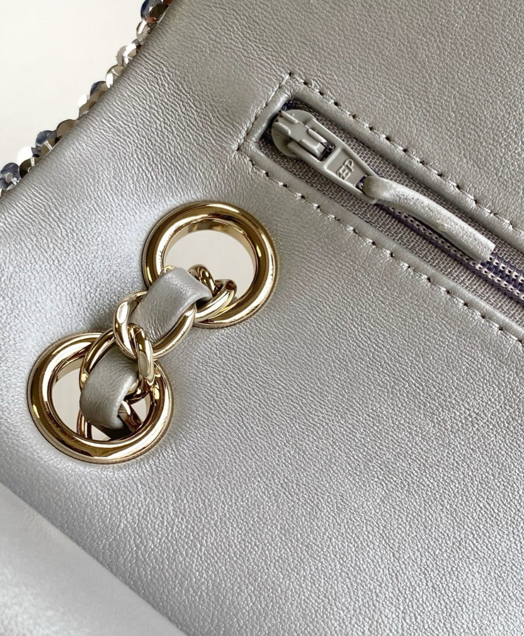 Sac à main en paillette brodé CHANEL