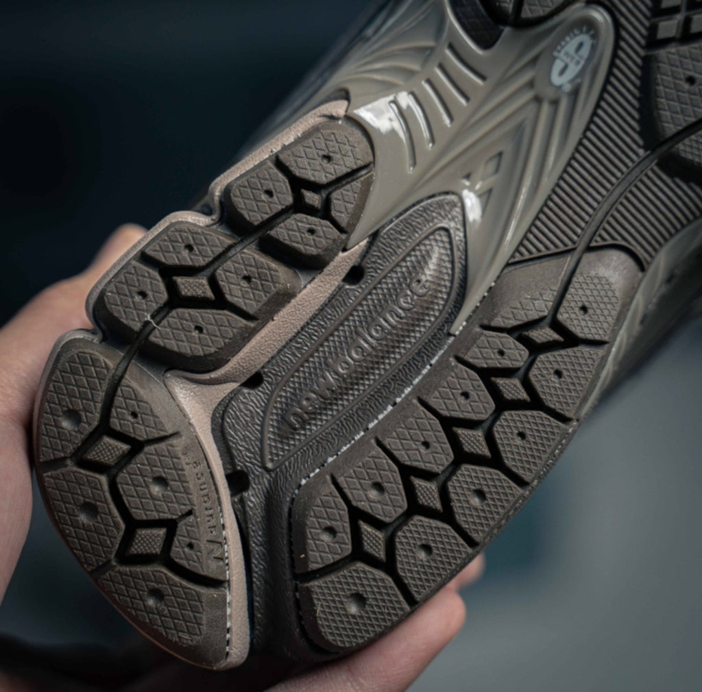 Chaussure NEW BALANCE 1906