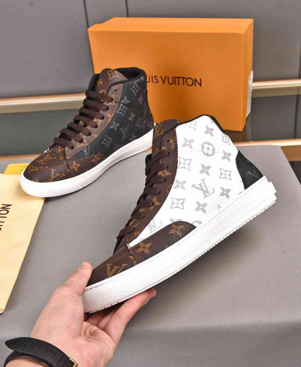 Chaussure LOUIS VUITTON