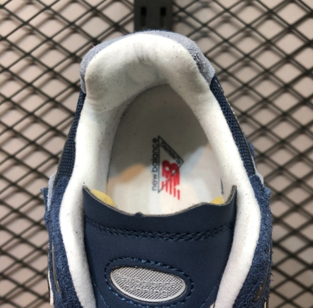 Chaussure NEW BALANCE 2002-R