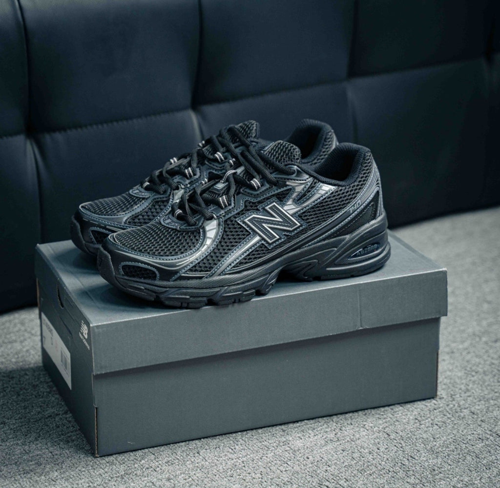 Chaussure NEW BALANCE 740